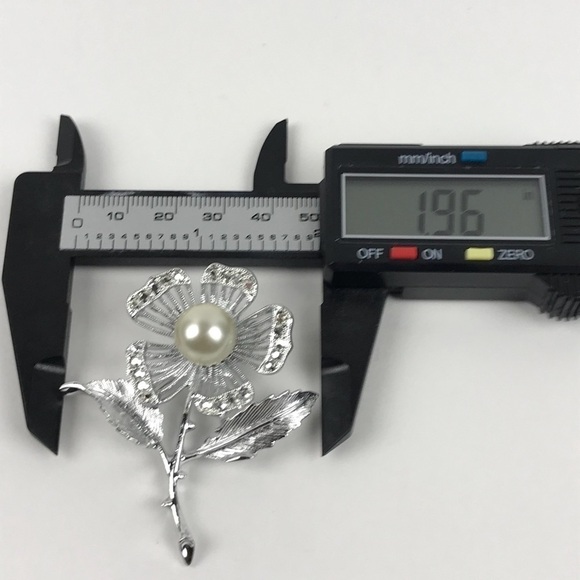 Vtg Sarah Coventry Silver Tone Faux Pearl Brooch - Picture 8 of 8